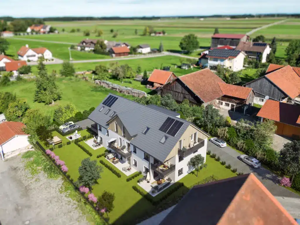 Luftaufnahme des SCHORENBACH HOF in Buchloe-Honsolgen – barrierefreie Wohnungen mit Aufzug, eingebettet in naturnahe Umgebung mit Wiesen und Feldern