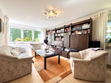 Wohnzimmer - Zwischen Kuhsee und Stadtwald – lichtdurchflutete Wohnung mit Wohlfühlcharakter