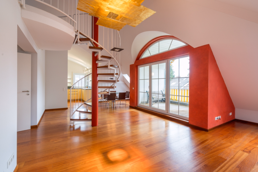 Titelbild - Exklusive und außergewöhnliche Dachgeschosswohnung mit Galerie zum Kauf in Gröbenzell