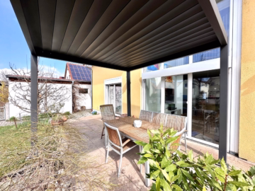 Südwestterrasse - LIEBENSWERTER LEBENS(T)RAUM MIT VIEL LICHT, STIL UND FUNKTION – MIT EINLIEGERWOHNUNG – UNTERKELLERT!