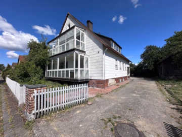 Bestand - Südostansicht - Flachdachwohnanlage mit genehmigter Bauvoranfrage für 4 Wohneinheiten, ca. 355 m² Wohnfläche und Erweiterungspotenzial!