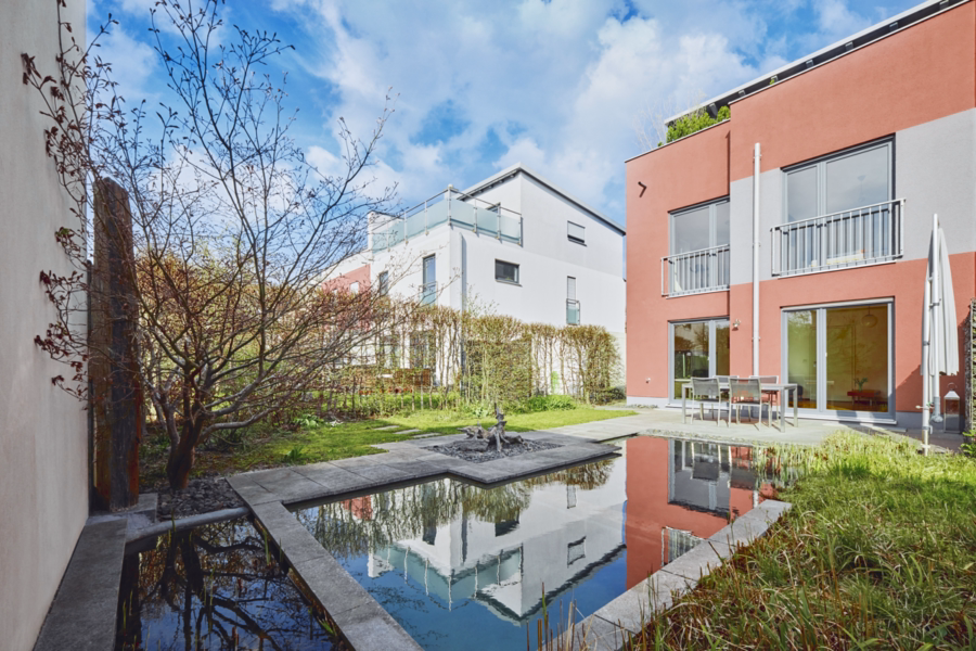 Garten mit Teich - Ihr Traumhaus im Sheridan Park – Modern und perfekt gelegen!