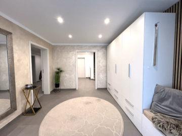 Empfangsbereich - Elegante Maisonettewohnung mit großzügigem Raumkonzept und Balkon zum Wohlfühlen!