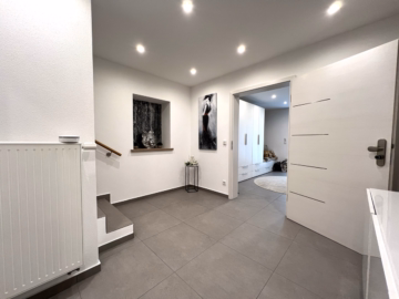 Diele - Elegante Maisonettewohnung mit großzügigem Raumkonzept und Balkon zum Wohlfühlen!