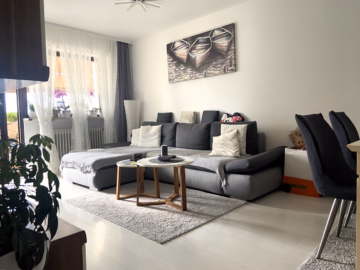 Wohnzimmer - ***Langfristig sicher investieren – gepflegte Wohnung mit Westbalkon zu kaufen***