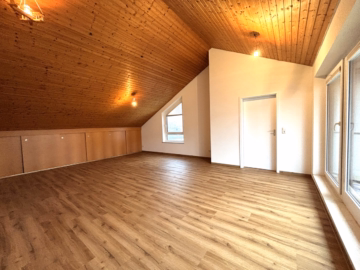 Wohnbereich - **Frisch renoviert und voller Charme – sofort bezugsfertig und mit praktischer Zusatzräumlichkeit**