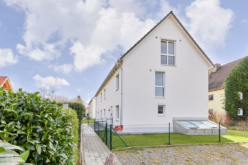 Außenansicht - LETZTE CHANCE! Familienfreundliche Doppelhaushälfte mit Stil & Komfort in Ettringen