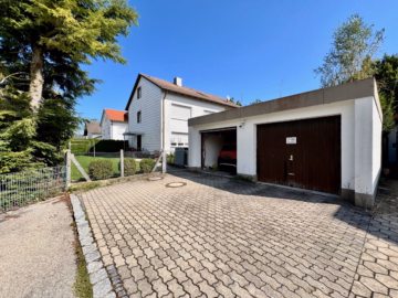 Hausansicht m. Garagen - Zweifamilienhaus in idealer Lage in Schwabmünchen zu kaufen