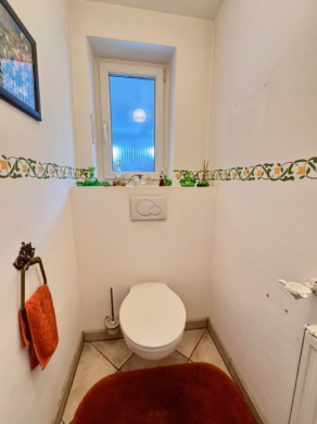 Gäste WC - ***Familienfreundliches Wohnhaus mit eingewachsenem Garten, Terrasse und Balkon in Schwabmünchen***!