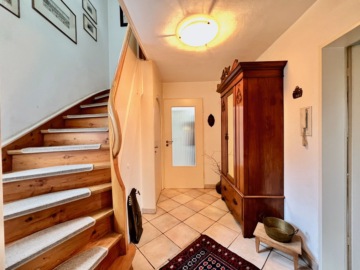 Diele EG - ***Familienfreundliches Wohnhaus mit eingewachsenem Garten, Terrasse und Balkon in Schwabmünchen***!