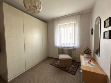 Ankleidezimmer - Alte Liebe neu beleben – großzügige Doppelhaushälfte