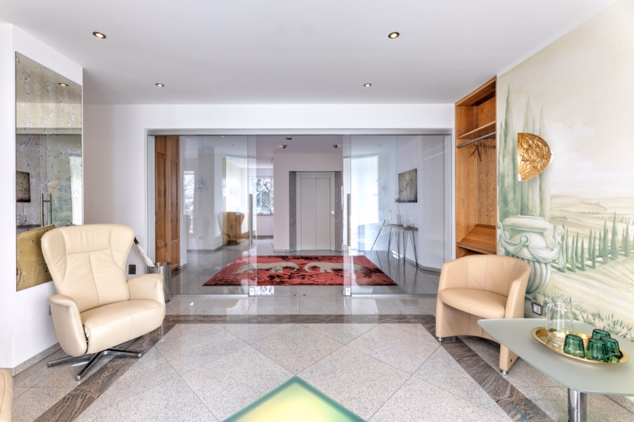 Eingangsbereich - Traumvilla in Landsberg am Lech – Eleganz, Raumgefühl und Luxus