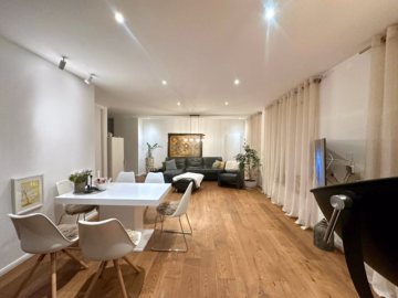 Wohn- Essbereich - Möblierte Wohnung mit 2 Bädern & flexiblem Zugang in Augsburg! TG-Stellplätze optional!