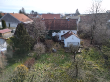 Bild - Großes Grundstück mit Altbestand in ruhiger Lage zu kaufen!