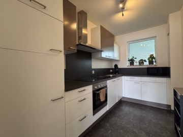Küche - *** DG-WOHNUNG MIT TERRASSE – EBK ABLÖSEFREI – BARRIEREFREI – ZEITLOS ELEGANT – GEPFLEGTES UMFELD***