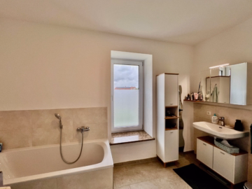 Badezimmer 1 - ***4-Zimmer-Erdgeschosswohnung in Hiltenfingen zum Mieten!***