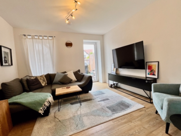 Wohnzimmer - ***4-Zimmer-Erdgeschosswohnung in Hiltenfingen zum Mieten!***