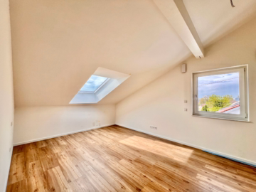 Schlafzimmer - Neubau DG Wohnung – modern – pfiffig – energieeffizient – EBK ablösefrei
