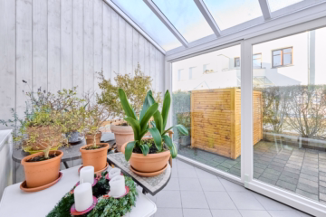 Wintergarten - *SONNENHOF – WOHNEN NEU GEDACHT! Wie ein eigenes Haus: Maisonette mit Garten und TG-Stellplatz!*