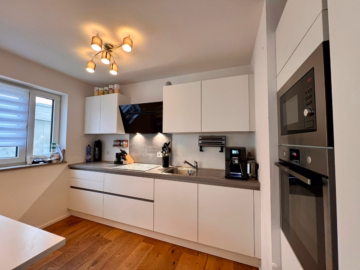 Einbauküche - ***JUNGE, STILVOLLE GARTENWOHNUNG – EINBAUKÜCHE INKLUSIVE – TOP-AUSSTATTUNG – IN FISCHACH***