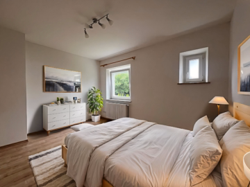 Schlafzimmer (KI Einrichtungsbeispiel) - Türkheim: 3-Zimmer-Wohnung direkt am Bahnhof
