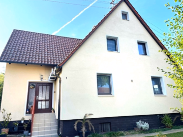 Hauseingang - Erdgeschosswohnung mit Gartenanteil zur Kapitalanlage oder Selbstnutzung zu kaufen!