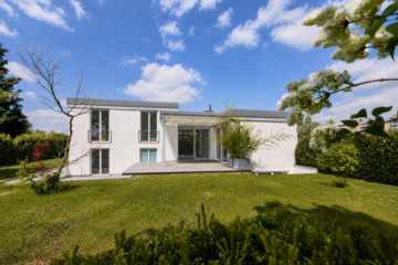 Südostansicht - Ein Zusammenspiel aus Licht, Raum und Design in harmonischer Balance-moderner Split-Level-Bungalow!