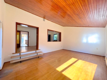 Wohnzimmer - Leben auf einer Ebene – Zeitloser Bungalow mit großzügigem Grundstück in begehrter Lage Königsbrunns!