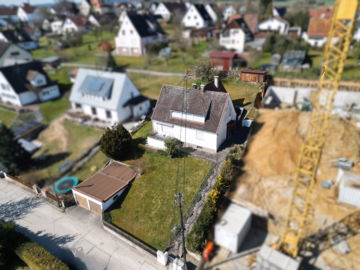Luftansicht Nord-Ostseite - Architektur trifft Lage – Grundstück mit Altbestand für anspruchsvolle Bauherren in Neusäß/ Schlipsheim