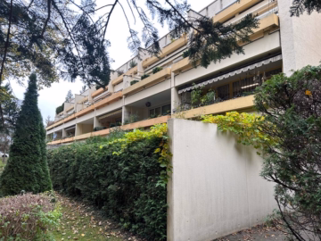 Hausansicht - ***NÄHE KLINIKUM – GEFRAGTER WOHNRAUM neu renoviert MIT GARTEN***
