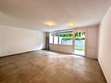 Wohnzimmer / Schlafzimmer - ***NÄHE KLINIKUM – GEFRAGTER WOHNRAUM neu renoviert MIT GARTEN***