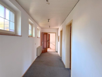 Flur - Leben auf einer Ebene – Zeitloser Bungalow mit großzügigem Grundstück in begehrter Lage Königsbrunns