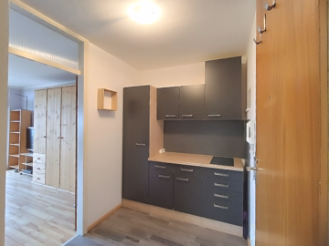 Küche Ansicht 1 - Einziehen statt einrichten – möbliert, sofort frei & mit Stellplatz in Herrenbach, ideal für Pendler