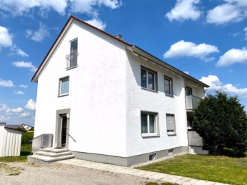 Eingang - Südwestansicht - ***Sofort bezugsfrei: 3-Zimmer-Wohnung mit Südbalkon & Garten, Umbau zur 4-Zimmer-Wohnung möglich***