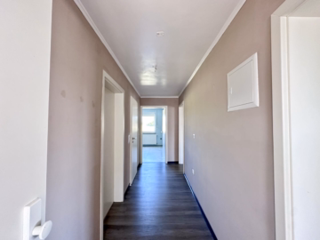 Flur - ***Sofort bezugsfrei: 3-Zimmer-Wohnung mit Südbalkon & Garten, Umbau zur 4-Zimmer-Wohnung möglich***