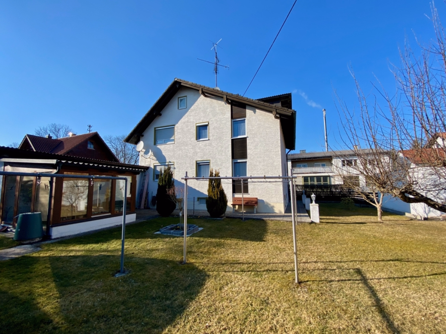 Gartenansicht - ***Gepflegte 2-Zimmer-Wohnung mit Gartenanteil in Ettringen zu kaufen!***