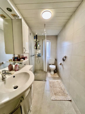 Badezimmer - ***Gemütliche 3-Zimmer-Wohnung in Ettringen zu kaufen!***