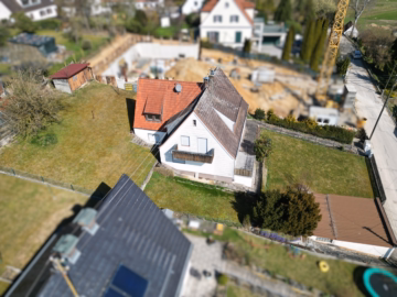Luftansicht Südseite - Architektur trifft Lage – Grundstück mit Altbestand für anspruchsvolle Bauherren in Neusäß/ Schlipsheim