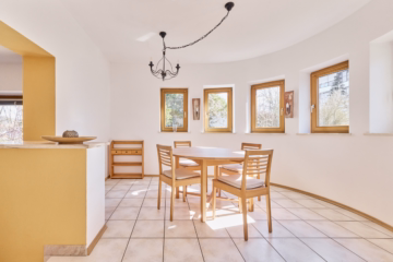 Essplatz/ Stube EG - Die Brücke zu Ihrem neuen Lebenskonzept – großzügiges Zweifamilienhaus mit Traumgarten