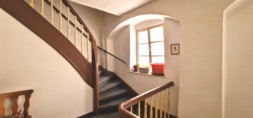 Treppenaufgang 2.OG - Denkmalgeschütztes Wohn- & Geschäftshaus in Kaufbeuren – attraktive Rendite