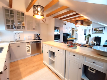 Küche - **Ihr Wohntraum in Bobingen – moderne 4-Zimmer-Wohnung mit Terrasse, Stellplatz und Einbauküche**