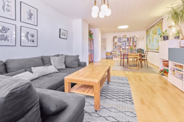 Wohnbereich im Wohnzimmer - *Einmalige Gartenwohnung mit Hausflair: große Räume, eigene Garage & ideal zentral gelegen!*