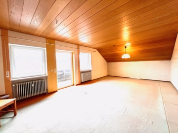 Wohnzimmer - ***GEMÜTLICHE DG-WOHNUNG WARTET AUF NEUEN FEINSCHLIFF – SOFORT VERFÜGBAR***