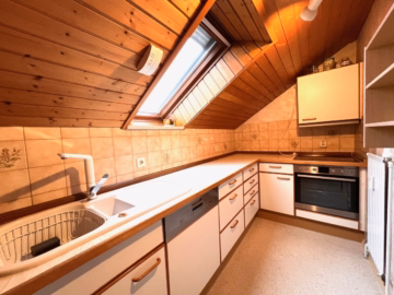 Küche - ***GEMÜTLICHE DG-WOHNUNG WARTET AUF NEUEN FEINSCHLIFF – SOFORT VERFÜGBAR***