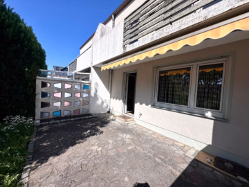 Terrasse - Jetzt gestalten statt suchen: Ein Haus, das Platz für Ihre Träume bietet! Wohnfläche erweiterbar!