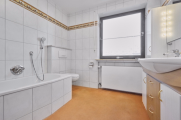 Badezimmer OG - Energieeffizienz trifft Wohnqualität – Doppelhaushälfte mit fortschrittlicher Technik