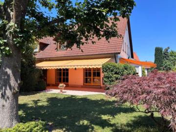 Südansicht - Zwei Terrassen, ein Traumhaus – Ihr Rückzugsort zum Wohlfühlen! Energieeffizienzklasse B!