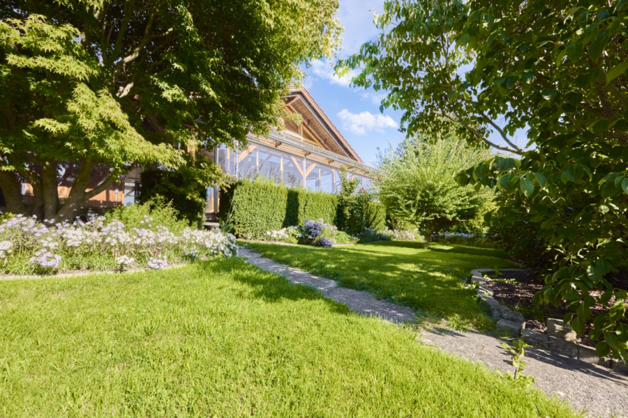Hausansicht Westseite - ***Traumhafte Immobilie mit großzügigem Raumangebot***Ideal für Augsburg/München-Pendler!