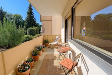 Südbalkon Einrichtungsbeispiel - **SOFORT VERFÜGBAR: Wohlfühlen oder investieren – Süd-Balkon, Stellplatz, gefragte Wohnlage!**