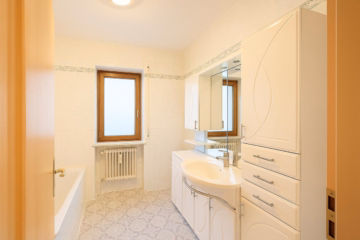 Tageslichtbad - **SOFORT VERFÜGBAR: Wohlfühlen oder investieren – Süd-Balkon, Stellplatz, gefragte Wohnlage!**
